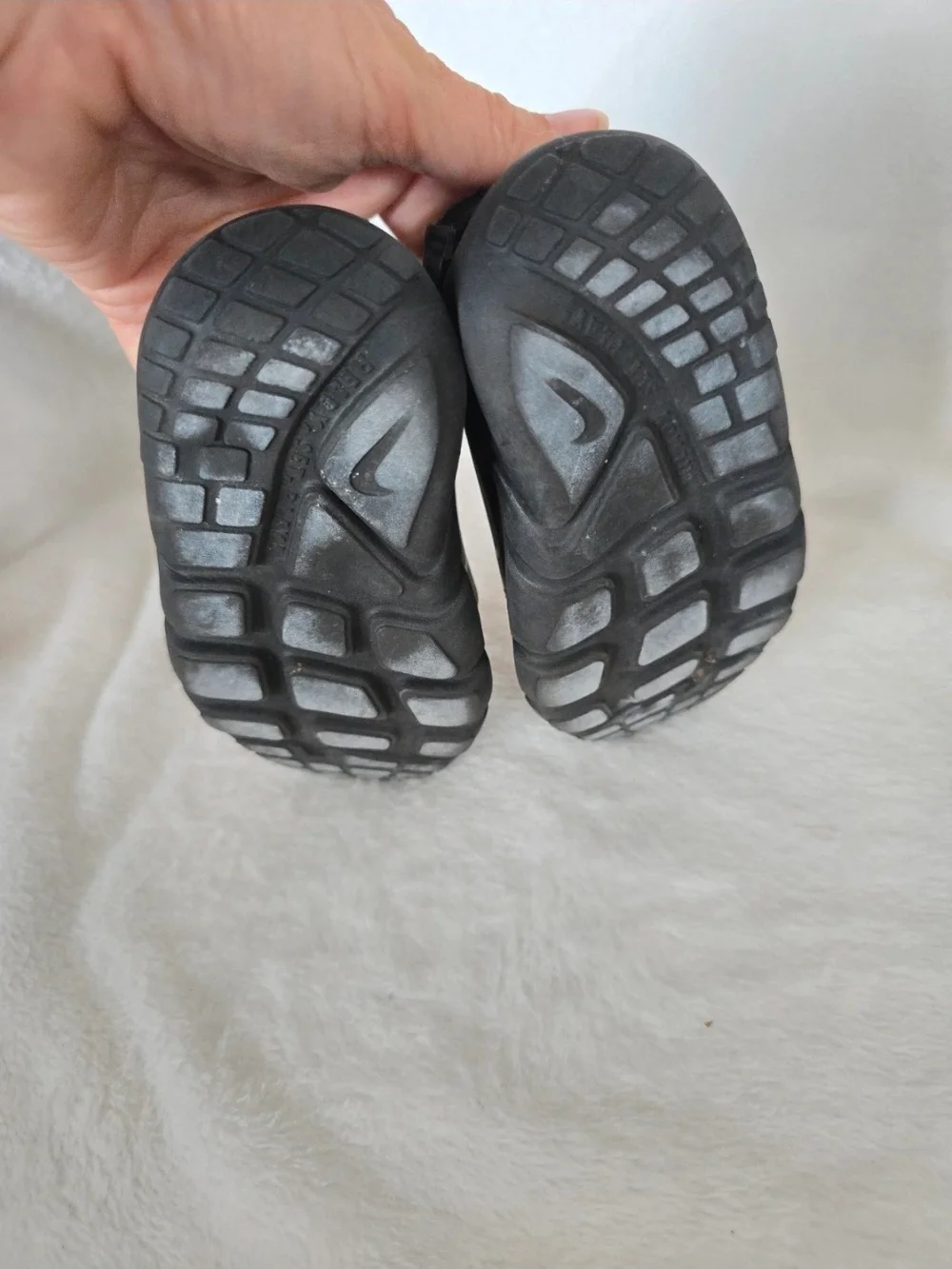 Nike Kids Black Slip-On Athletic Sneakers Size 6c